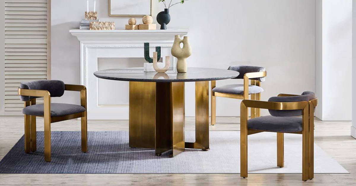 Party-Perfect: 4 Dining Tables for Your Hosting Needs