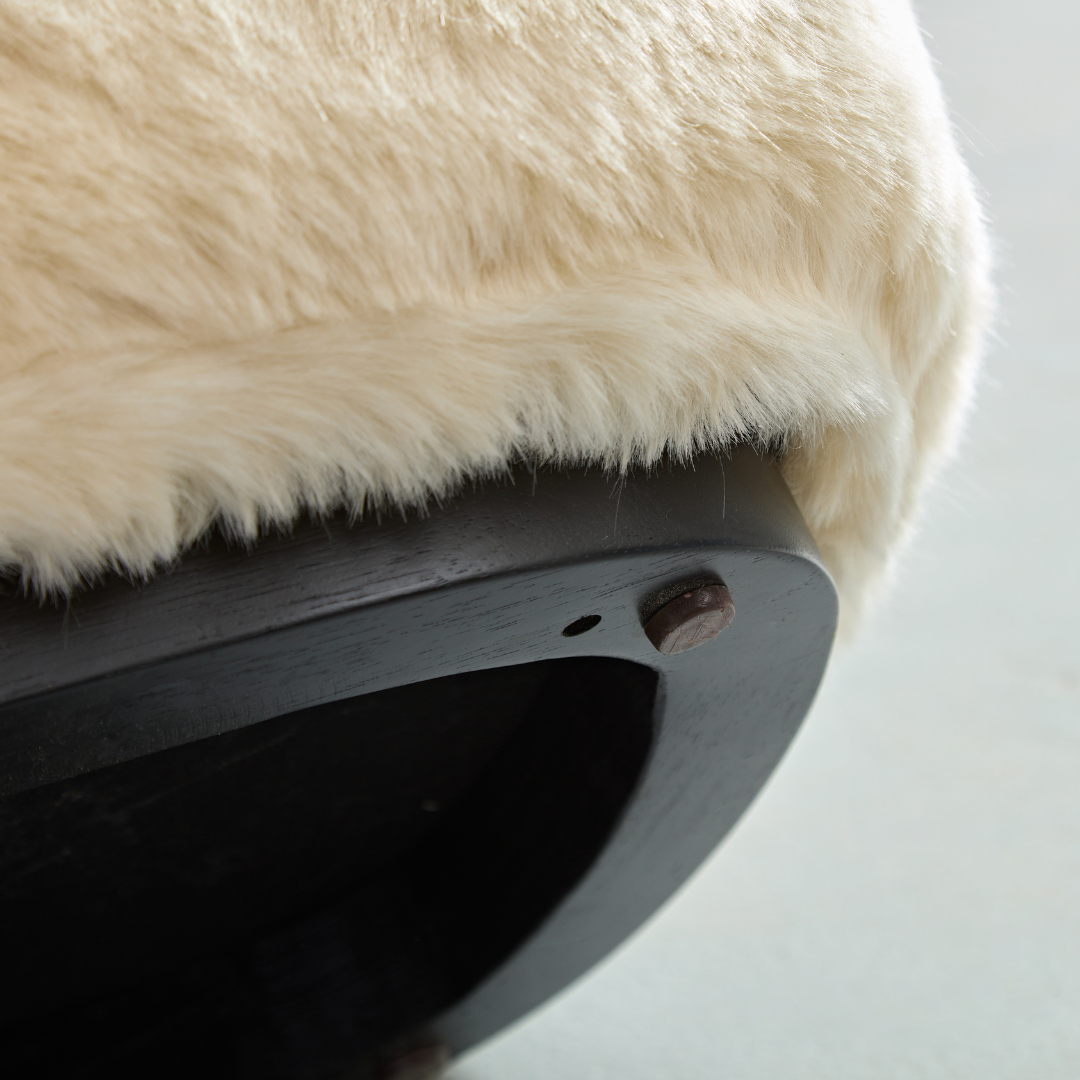 Curvo Oval Ottoman - Cream Faux Fur BUBULAND HOME
